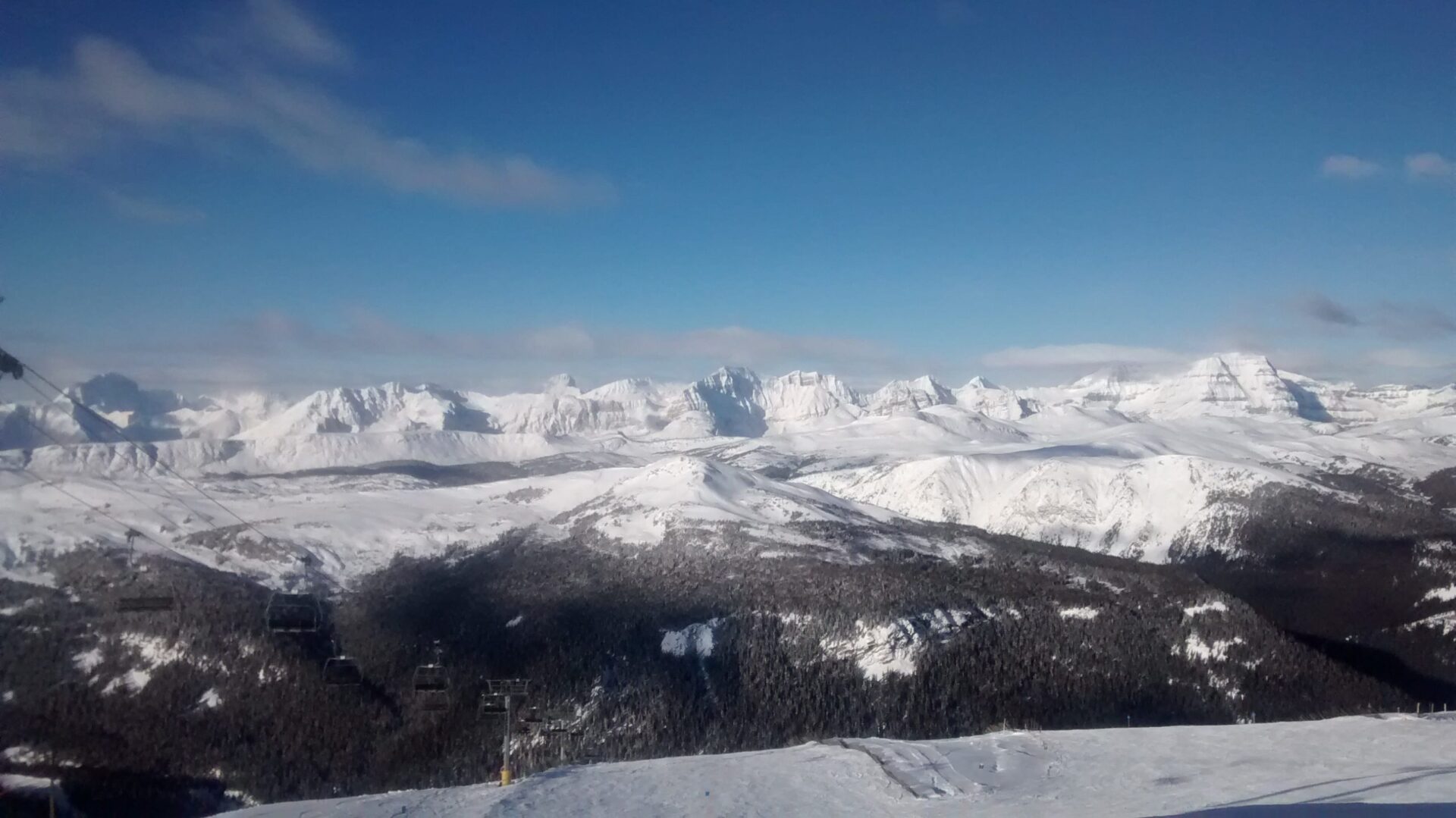 Montagnes de neige (crédit photo Phrenssynnes)