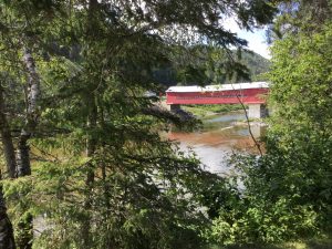 Un pont couvert en Gaspésie (crédit photo Phrenssynnes)