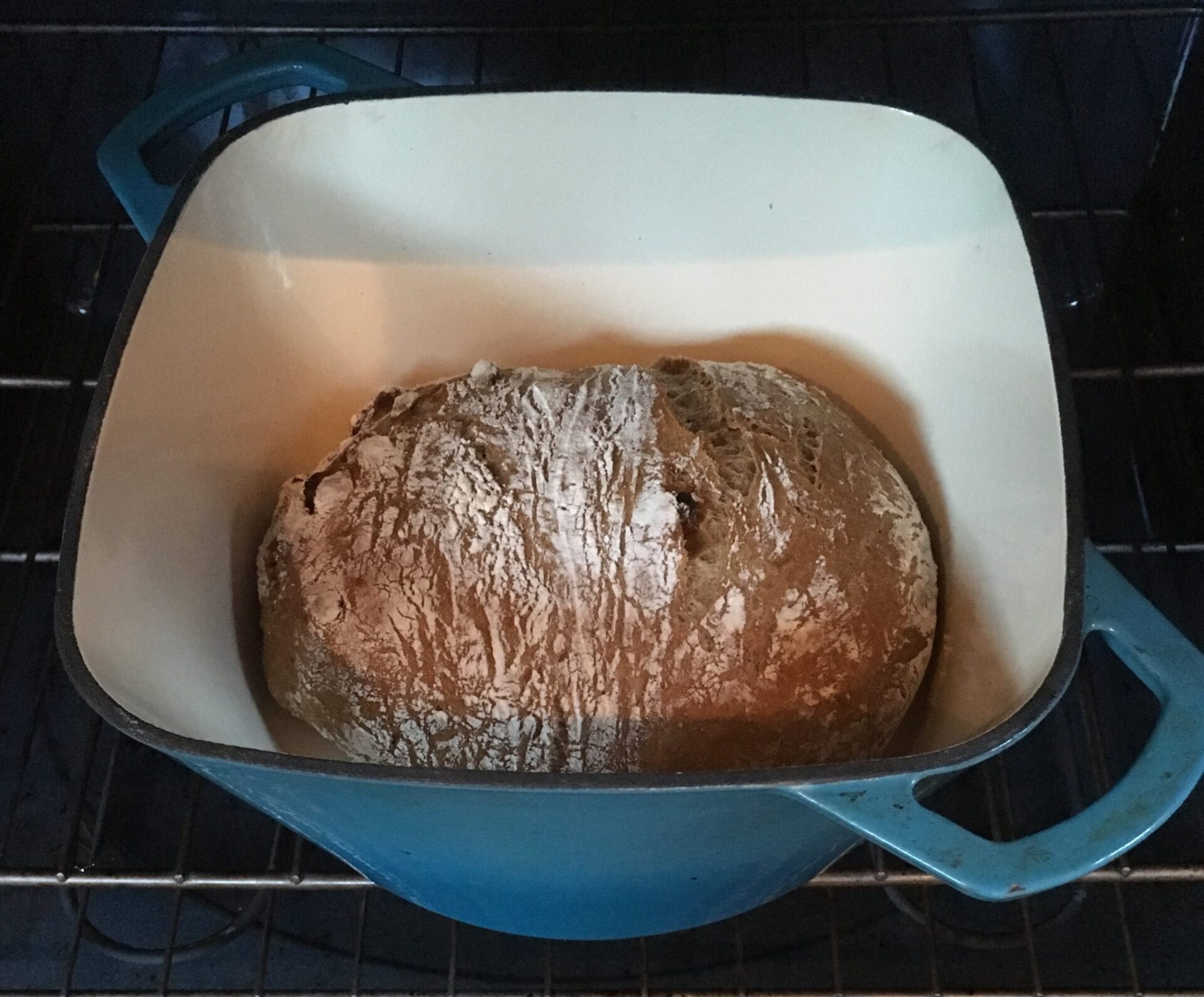 le pain cuit dans la cocotte