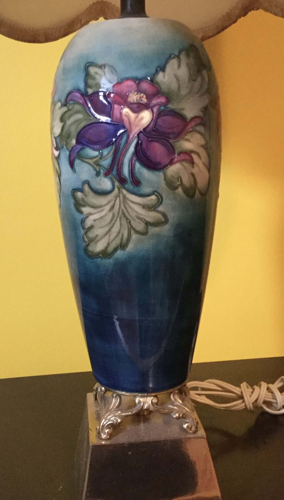 Lampe Moorcroft porcelaine anglaise 1950