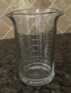 tasse à mesurer les onces (crédit photo Phrenssynnes)