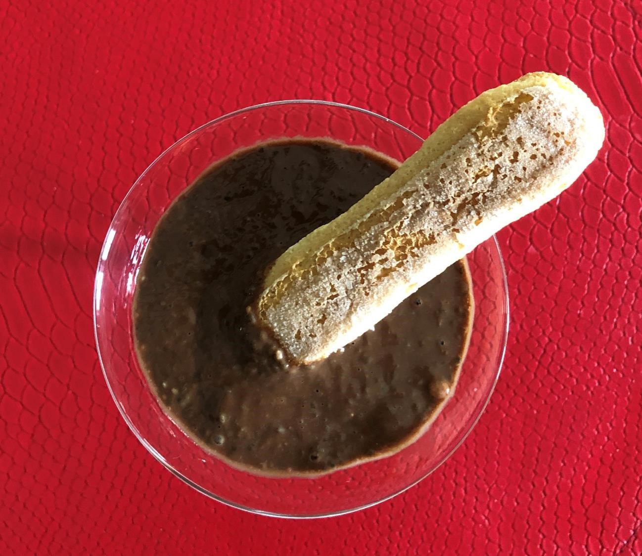 Pouding chia et chocolat avec biscuit (crédit photo Phrenssynnes)