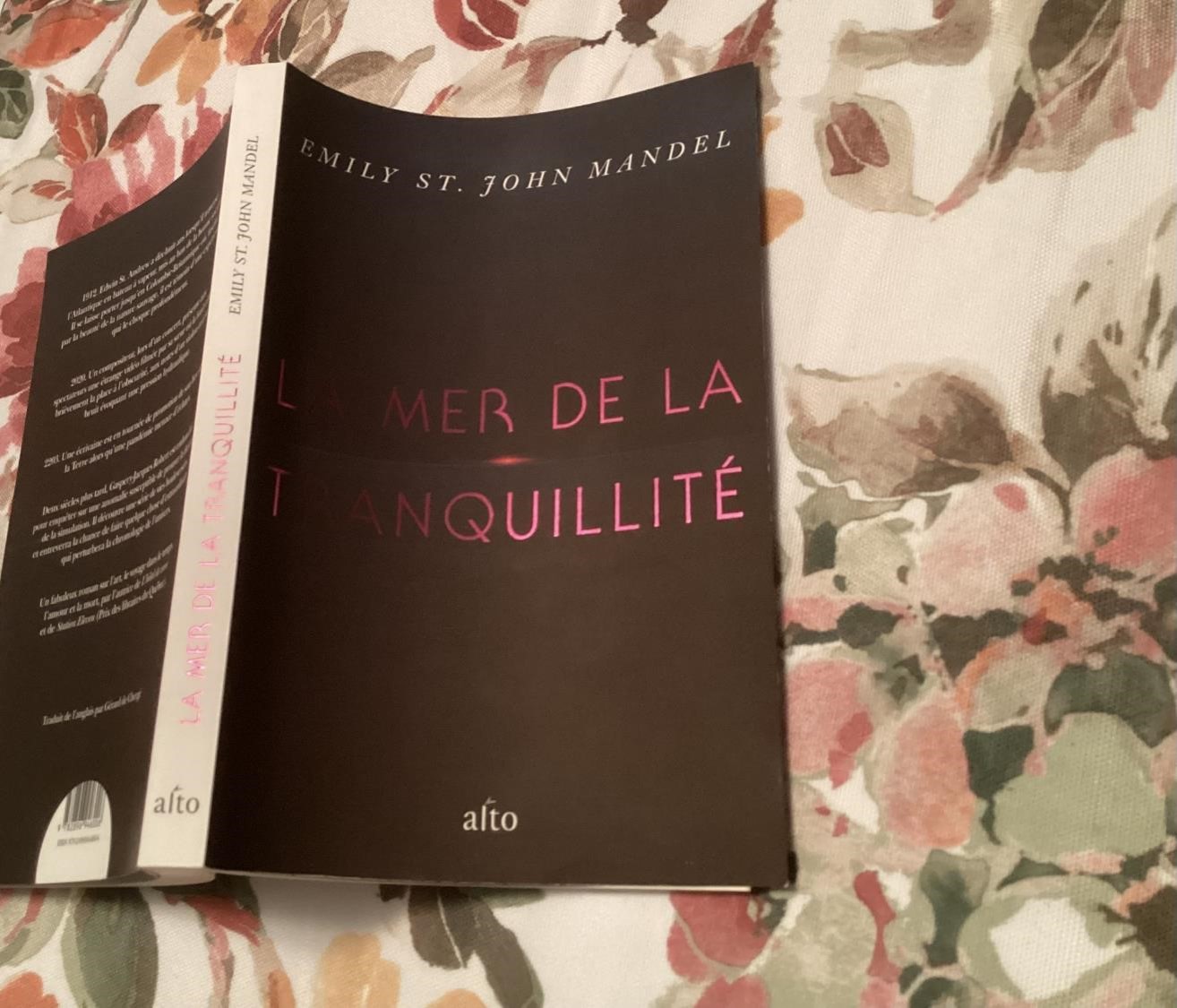 Le livre d'Emily St-John Mandel (crédit photo Phrenssynnes)