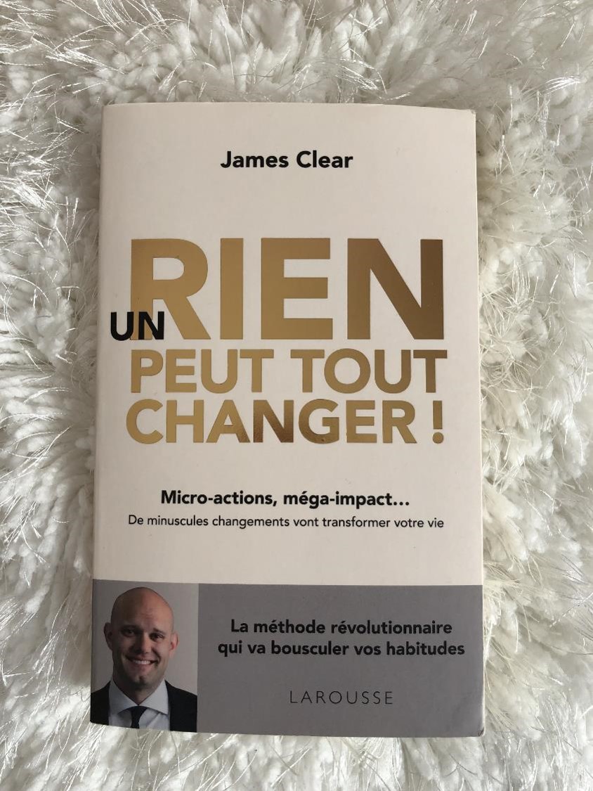 Le livre de James Clear (crédit photo Phrenssynnes)