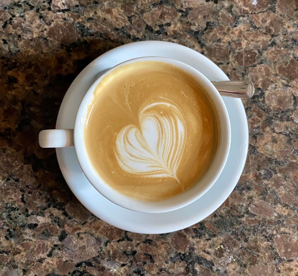Cœur dans un café (crédit photo Phrenssynnes)