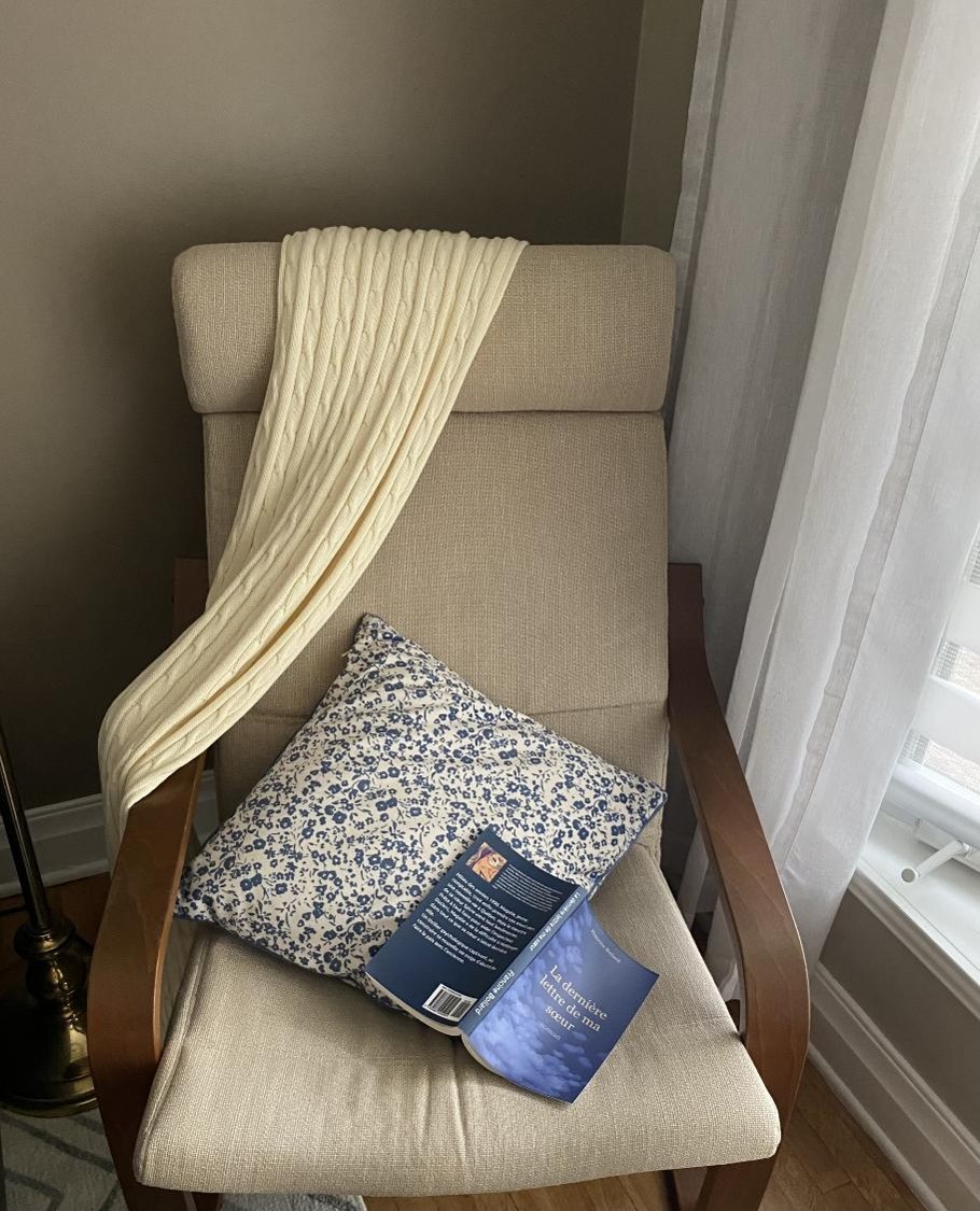Fauteuil et livre (crédit photo Phrenssynnes)